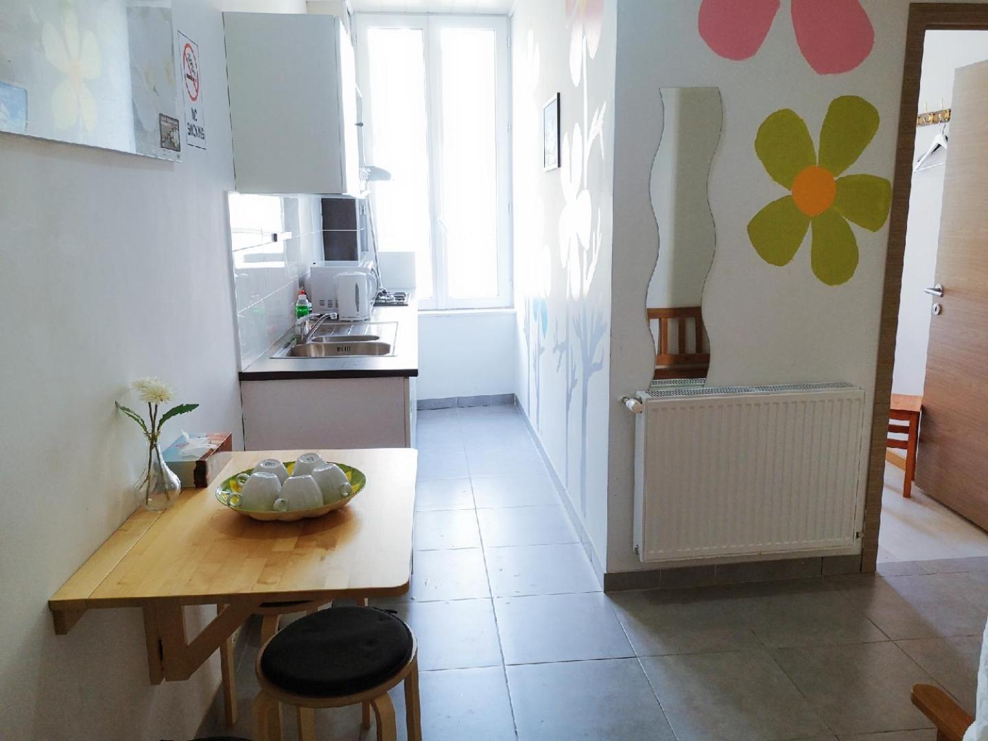 A Private Room For Backpacker Share Bathroom Brussels Exterior photo